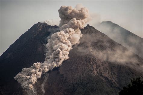 eruption volcanique indonesie